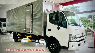 Giá xe tải hino xzu720 - 3.5 tấn thùng kín mới nhất 2024