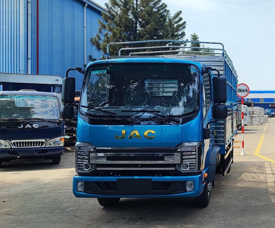 Jac N200S E5- 2 tấn thùng mui bạt