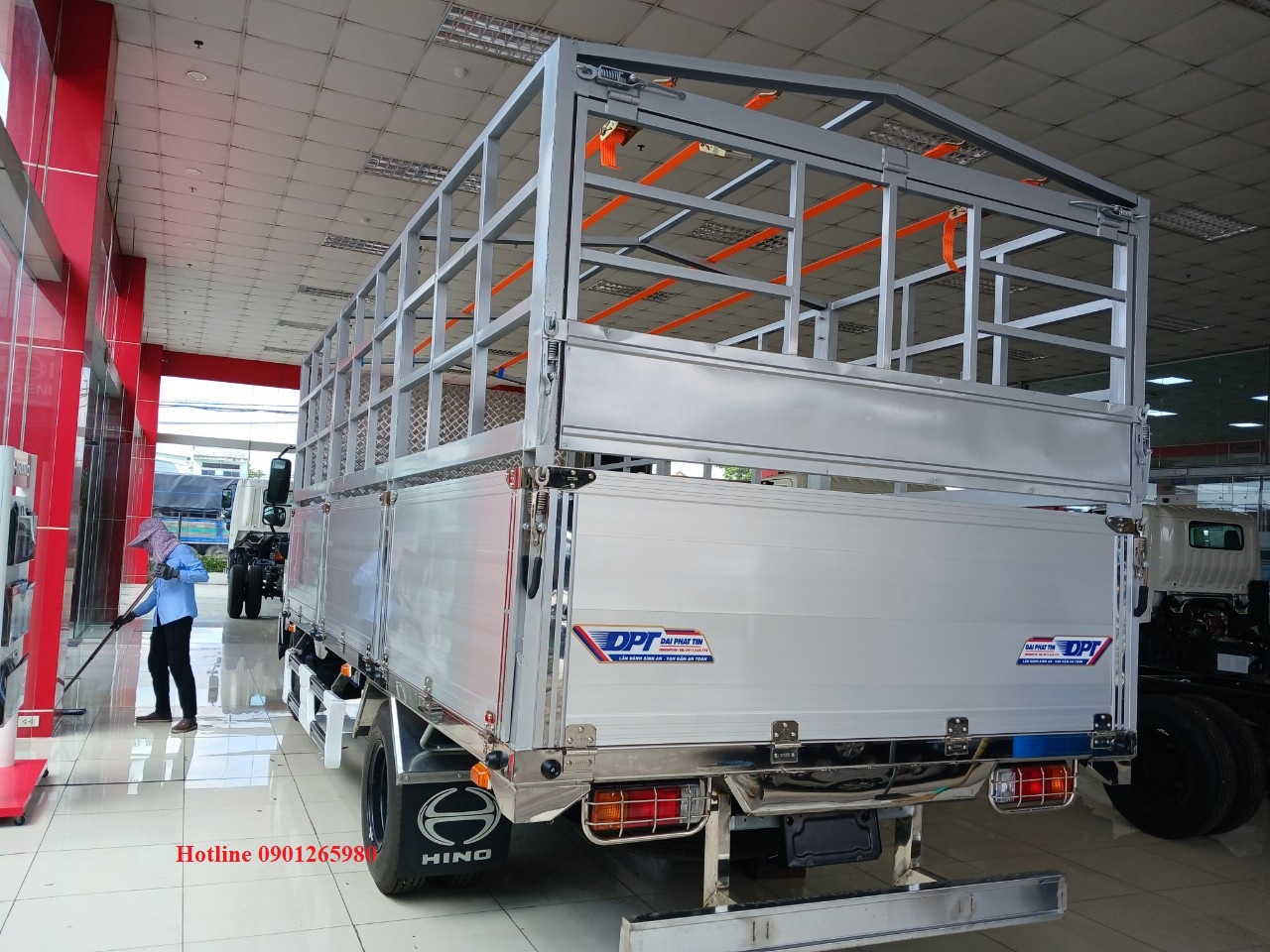 Hino Xzu720 3t5 thùng mui bạt inox nhôm đà lạt